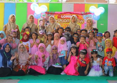 Lomba Fashion Show “Show Your Exspression and Creativity” TK Soedirman Desa Layansari